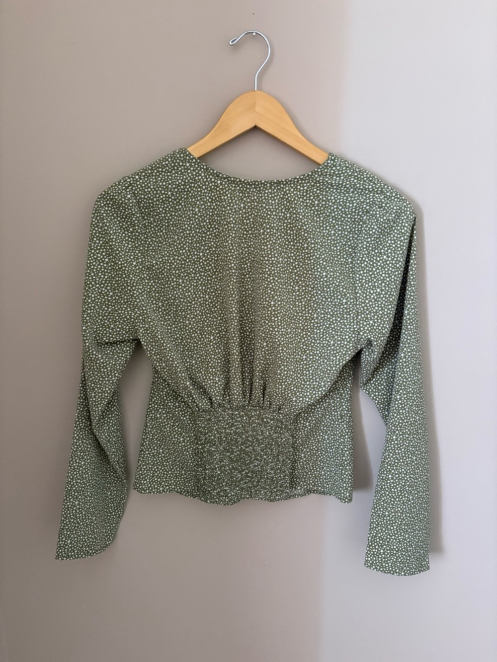 Abercrombie & Fitch Olive Green V-Neck Long Sleeve Top Size Small - Picture 3 of 3